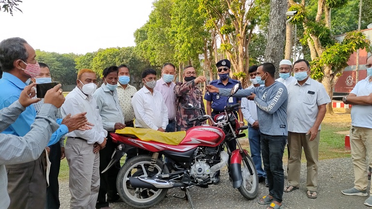 সম্প্রীতির দৃষ্টান্ত স্থাপন করলো পাহাড়ি মোটরসাইকেল চালক সমিতি