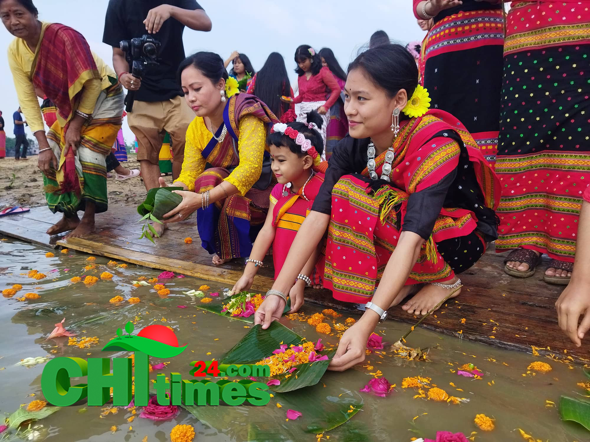 ফুল ভাসিয়ে রাঙামাটিতে বৈসাবি উৎসব শুরু