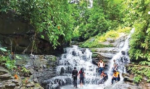 ঘুরে আসুন বিলাইছড়ির স্বর্গপুর ঝর্ণায়