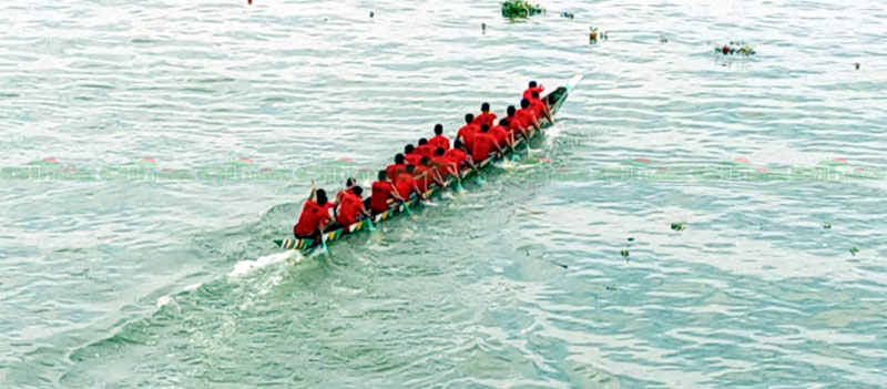 উন্নয়ন বোর্ডের পৃষ্ঠপোষকতায় কাপ্তাই হ্রদে ঐতিহ্যবাহী নৌকা বাইচ