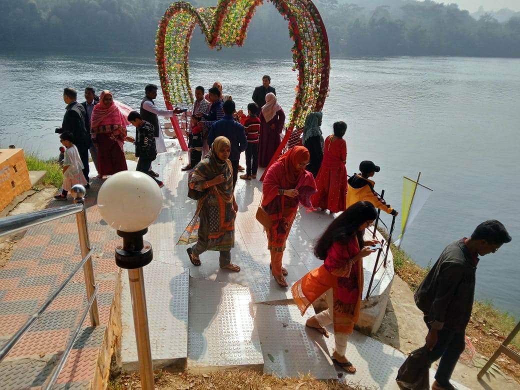 বছরের শেষ ২ দিনে রাঙামাটির কাপ্তাই উপজেলায় হাজারোও  পর্যটকের আগমন