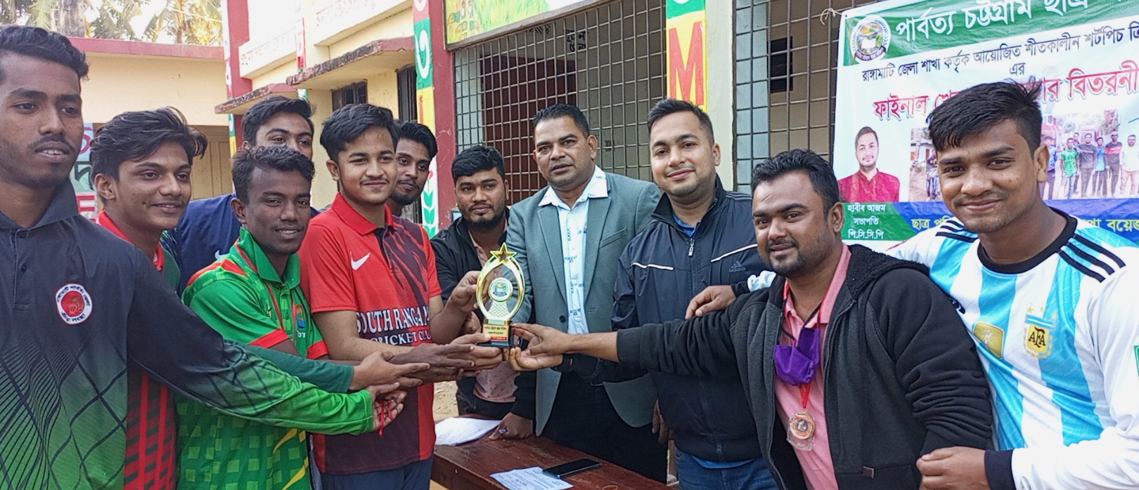 ছাত্র পরিষদের শর্টপিচ ক্রিকেট টুর্নামেন্টের ফাইনাল খেলা ও পুরস্কার বিতরণী