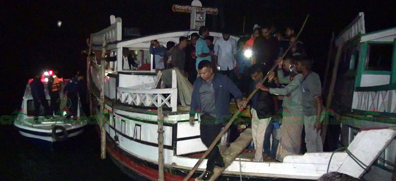 কাপ্তাই হ্রদের ডুবোচরে আটকে পড়া ১৭৫ পর্যটককে উদ্ধার করলো পুলিশ