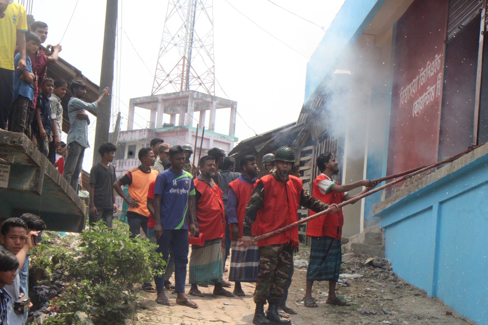 মহালছড়ি সেনাজোনের তত্ত্বাবধানে  মাইসছড়ি বাজারে অগ্নি নির্বাপণ মহড়া