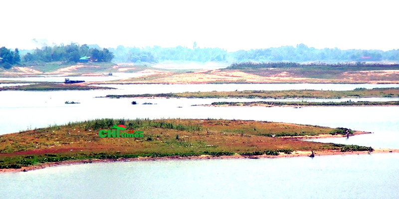 কাপ্তাই হ্রদে অস্বাভাবিক পানি হ্রাসে যোগাযোগ ও বিদ্যুৎ উৎপাদন ব্যাহত; জনদূর্ভোগ চরমে