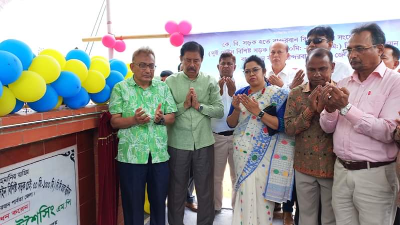 ক্যাম্পাসের নির্দিষ্ট এলাকা জুড়ে বিভিন্ন ঔষধি ও ফুল গাছের চারা রোপন করতে হবে;পার্বত্য মন্ত্রী 