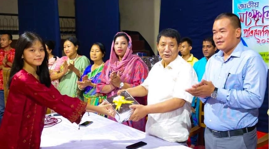 রাঙামাটিতে সাংস্কৃতিক প্রতিযোগিতায় বিজয়ীদের মাঝে পুরস্কার বিতরণ
