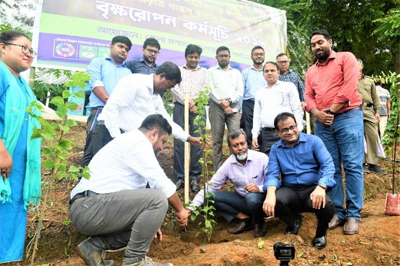 খাগড়াছড়ির আলুটিলা পর্যটনে নান্দনিক সৌন্দর্য বৃদ্ধির লক্ষ্যে কাজ করছে জেলা প্রশাসন