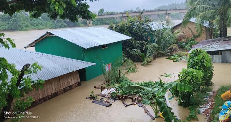 রাঙামাটিতে ১৯৯ গ্রাম,৬৫১৪ বসতঘরসহ ৩৩৬৮ হেক্টর কৃষিজমির ব্যাপক ক্ষতি;আটকা পড়েছে ৩শ পর্যটক