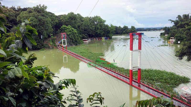 পানির নীছে ঝুলন্ত সেতু; রাঙামাটির অর্থনীতিতে নীতিবাচক প্রভাব