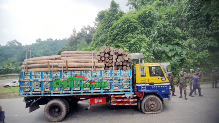 পাহাড়ি সন্ত্রাসীদের চাঁদা চেয়ে হুমকি: শতকোটি টাকার কাঠের ব্যবসা বন্ধ!