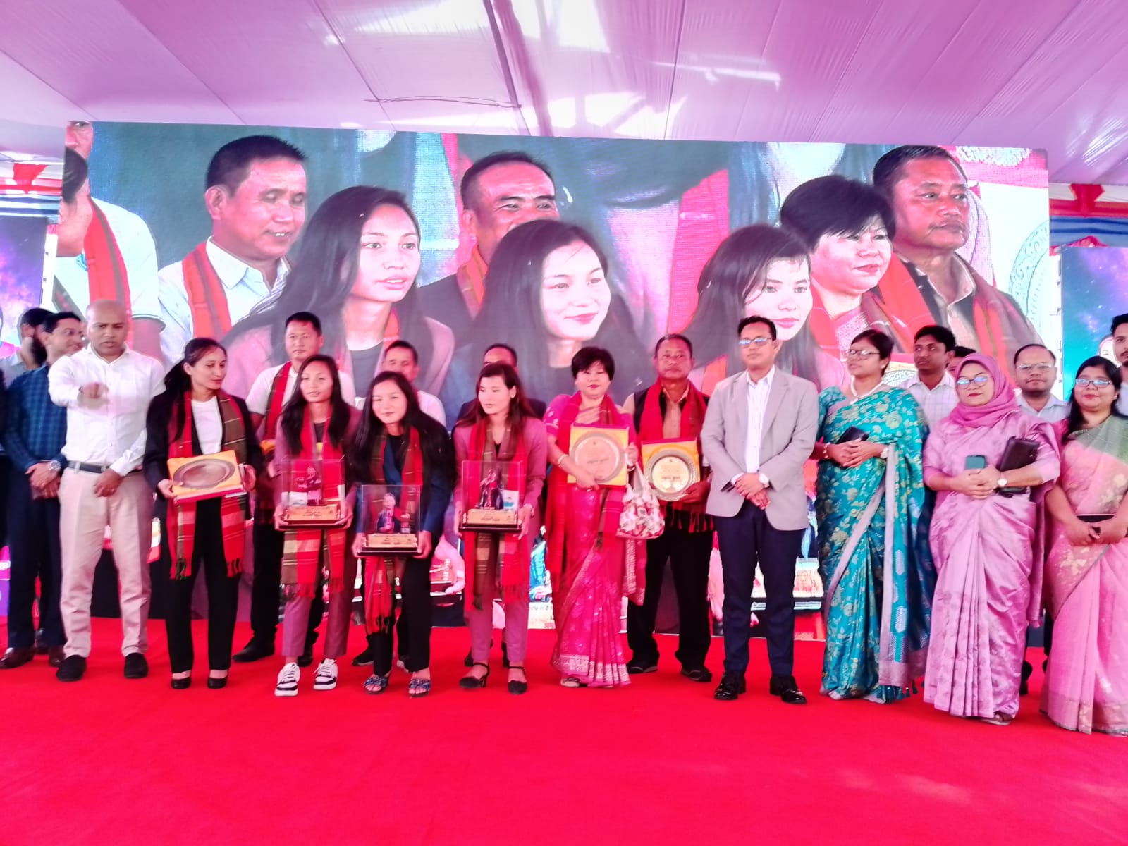 রাঙ্গামাটিতে সাফ ফুটবল বিজয়ী পাহাড়ের তিন কন্যার সংবর্ধনা 