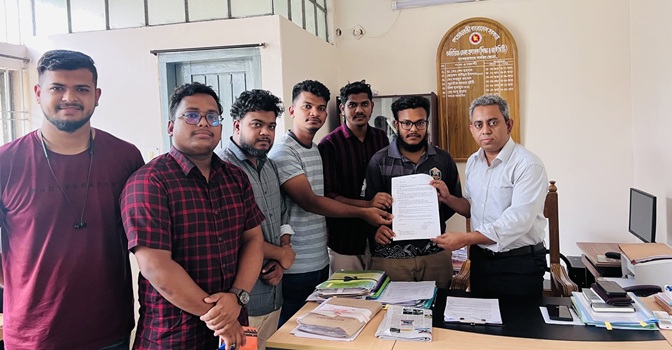 শাস্তিমূলক বদলির প্রতিবাদে বান্দরবানে ছাত্র সমাজের স্মারকলিপি প্রদান 