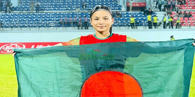 ফুটবলার ঋতুপর্ণার গ্রামে বাড়ি করে দেবে ক্রিকেট বোর্ড
