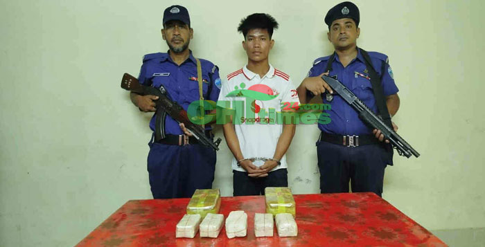 ৩০ হাজার ইয়াবাসহ রোহিঙ্গা যুবক আটক