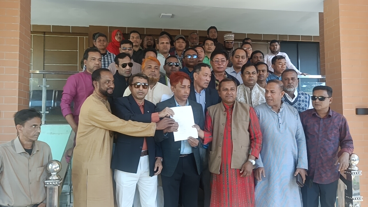 রাঙামাটিতে উৎসবমুখর পরিবেশে মনোনয়নপত্র সংগ্রহ করলেন বিএনপি প্রার্থী দীপেন দেওয়ান