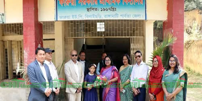 রাঙামাটির দুর্গমাঞ্চলের হেলিসর্টি ভোটকেন্দ্র পরিদর্শনে জেলা প্রশাসক
