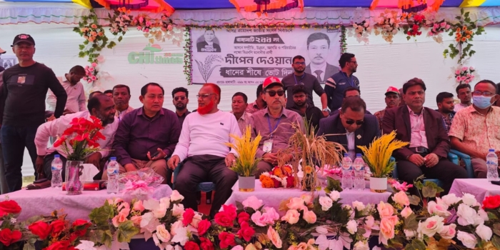 করেঙ্গাতলী বাজারে ধানের শীষের প্রার্থীর লিফলেট বিতরণ ও পথসভা