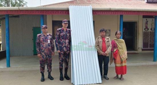 বাঘাইহাটে অসহায় পরিবারের পাশে ৫৪ বিজিবি