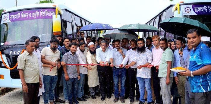 শিক্ষার্থীদের যাতায়াতে স্বস্তি: রাবিপ্রবিতে নতুন তিনটি মিনিবাসের উদ্বোধন