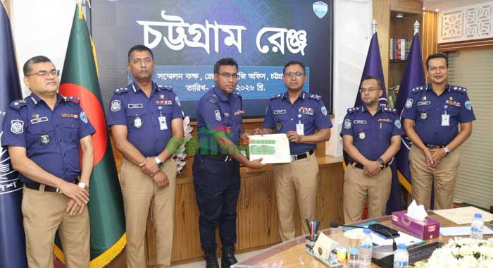 রাঙামাটিতে ৩ হাজার ইয়াবা উদ্ধারে চট্টগ্রাম রেঞ্জ থেকে পুরস্কৃত হলেন এসআই মহিউদ্দিন আলমগীর