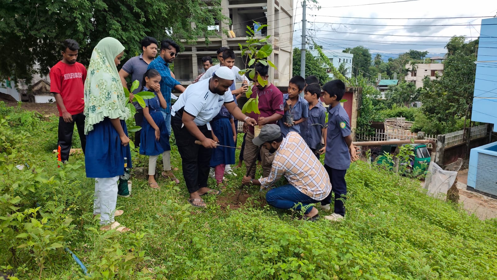 রাঙ্গামাটি জেলা ছাত্রদলের নির্দেশনায় পৌর ছাত্রদলের সভাপতি প্রার্থী মো. রাসেলের বৃক্ষরোপণ কর্মসূচি