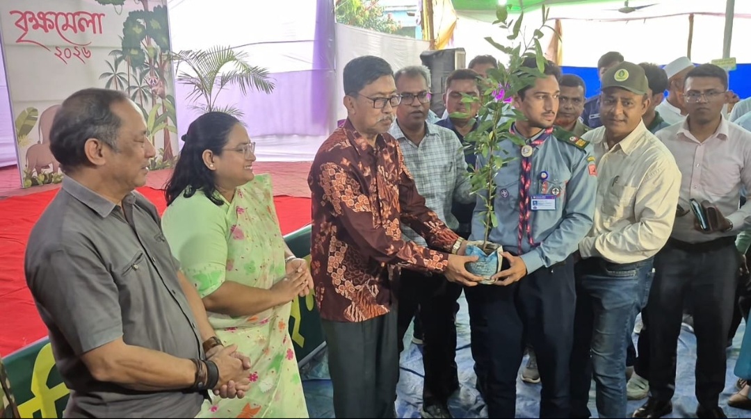 পরিবেশ রক্ষায় রাঙামাটিতে বৃক্ষরোপণ অভিযান ও চারা বিতরণ