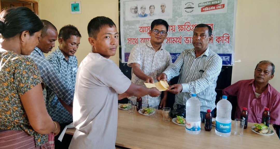 বান্দরবানে দুস্থ ও অস্বচ্ছল পরিবারের মাঝে আর্থিক সহায়তা দিল গণসংহতি আন্দোলন