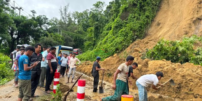 টানা বর্ষণে রাঙামাটিতে ৯৭ স্থানে পাহাড়ধস, আশ্রয়কেন্দ্রে ৪,১৬৬ মানুষ