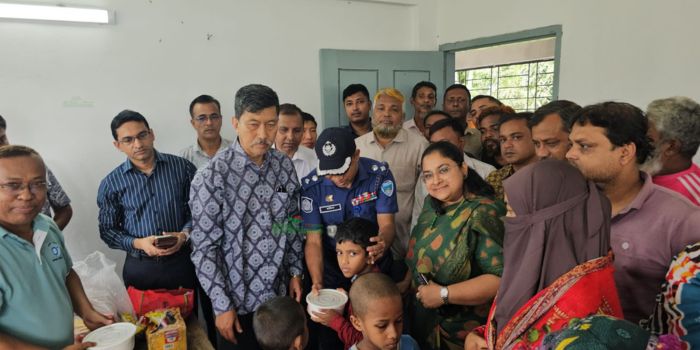 রাঙামাটিতে প্রাকৃতিক দুর্যোগে ক্ষতিগ্রস্তদের পাশে সাবেক পার্বত্যমন্ত্রী দীপেন দেওয়ান
