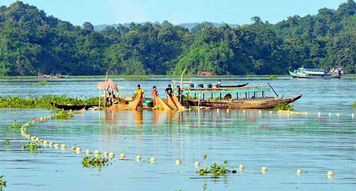 কাপ্তাই হ্রদে মাছ শিকার মধ্যরাত থেকে উন্মুক্ত; মানতে হবে প্রশাসনের কঠোর ১০ শর্ত